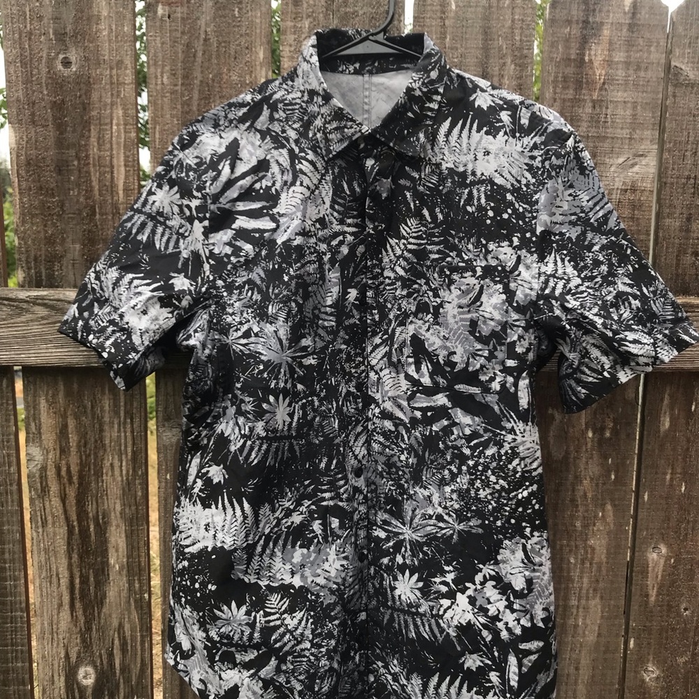 Lululemon All Town Buttondown Short Sleeve